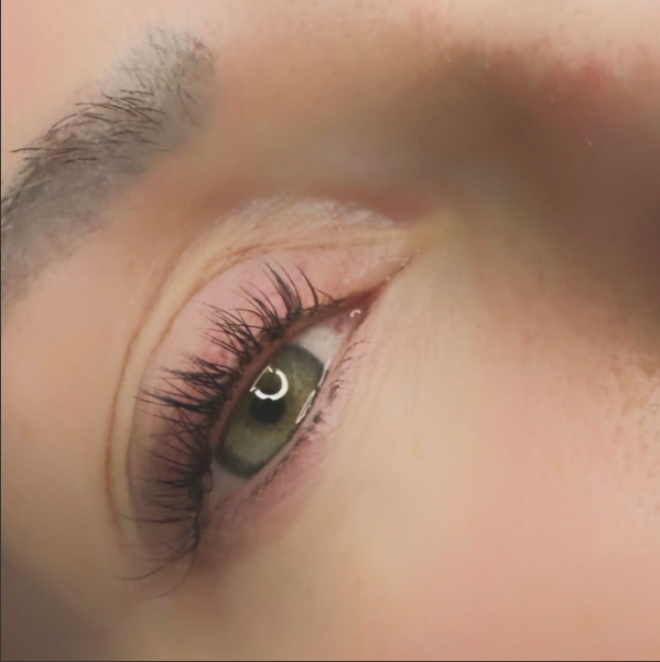 Wimpernlifting - gelockte und gehobene natürliche Wimpern