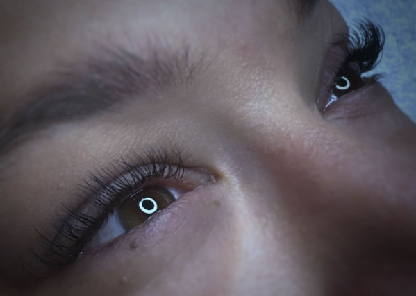 Browlifting - geformte und angehobene Augenbrauen